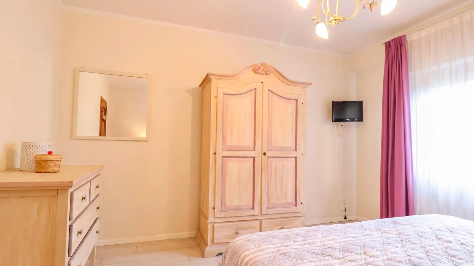 Forte Dei Marmi Stay - With Garden, Near The Sea Cinquale 0*,  Italy